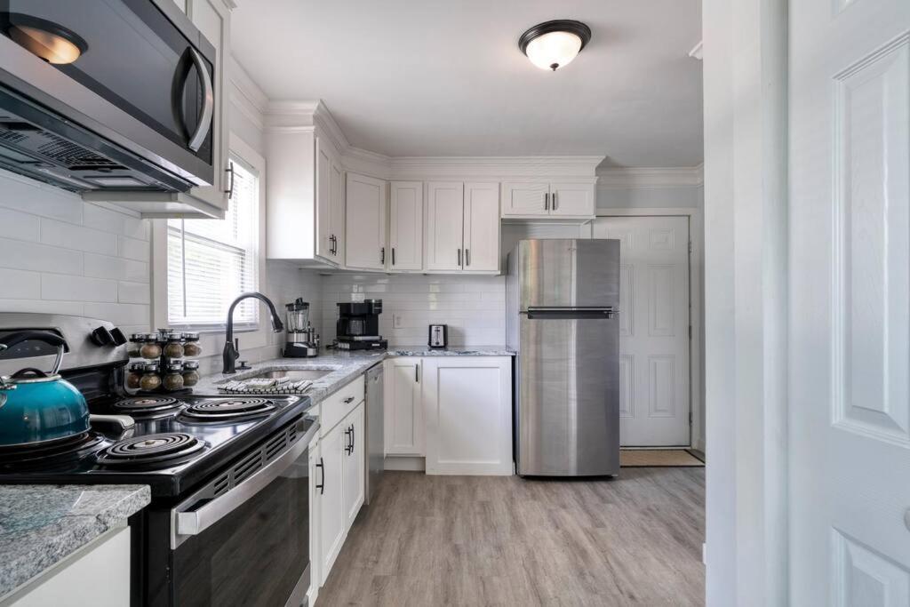 2Br 1Ba Duplex House King Beds Great For Small Groups Close To All Uptown Charlotte Attractions Exterior foto